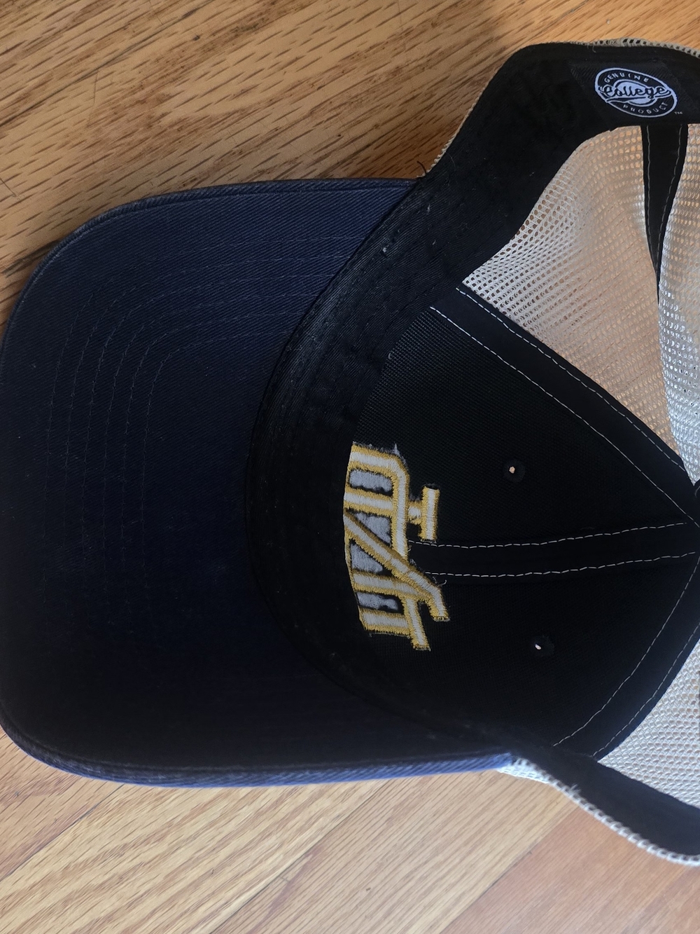 47brand Navy and Gray Mesh Trucker Hat with Gold Notre Dame Embroidered Logo - Picture 4 of 4